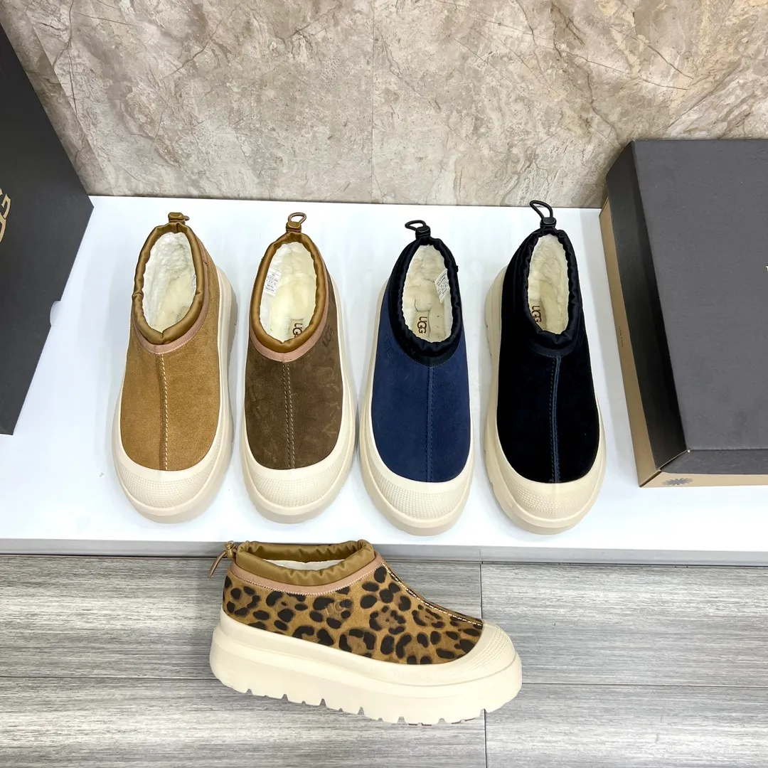 Men's men's shoes💰: 💰540💰Couple model👫 UGG Tasman Weather Hybrid one-second snow boots👢 Wang Yibo's same 👏 classic Tasman shoe is designed with environmentally friendly waterproof and snowproof material, which is both fashionable and functional. At the same time, it is paired with the new UGG Keen furry color-blocked jacket. Bright orange and maroon collide to create a new light outdoor style and open up a new travel experience in early autumn! Using the best materials, the 17mm fur-integrated surface is warmer and more breathable, and the outsole is upgraded to a lightweight and wear-resistant light wing technology outsole! Size: Women’s size 35-40 / Men’s size 38–44 (45 customized) Official website color
